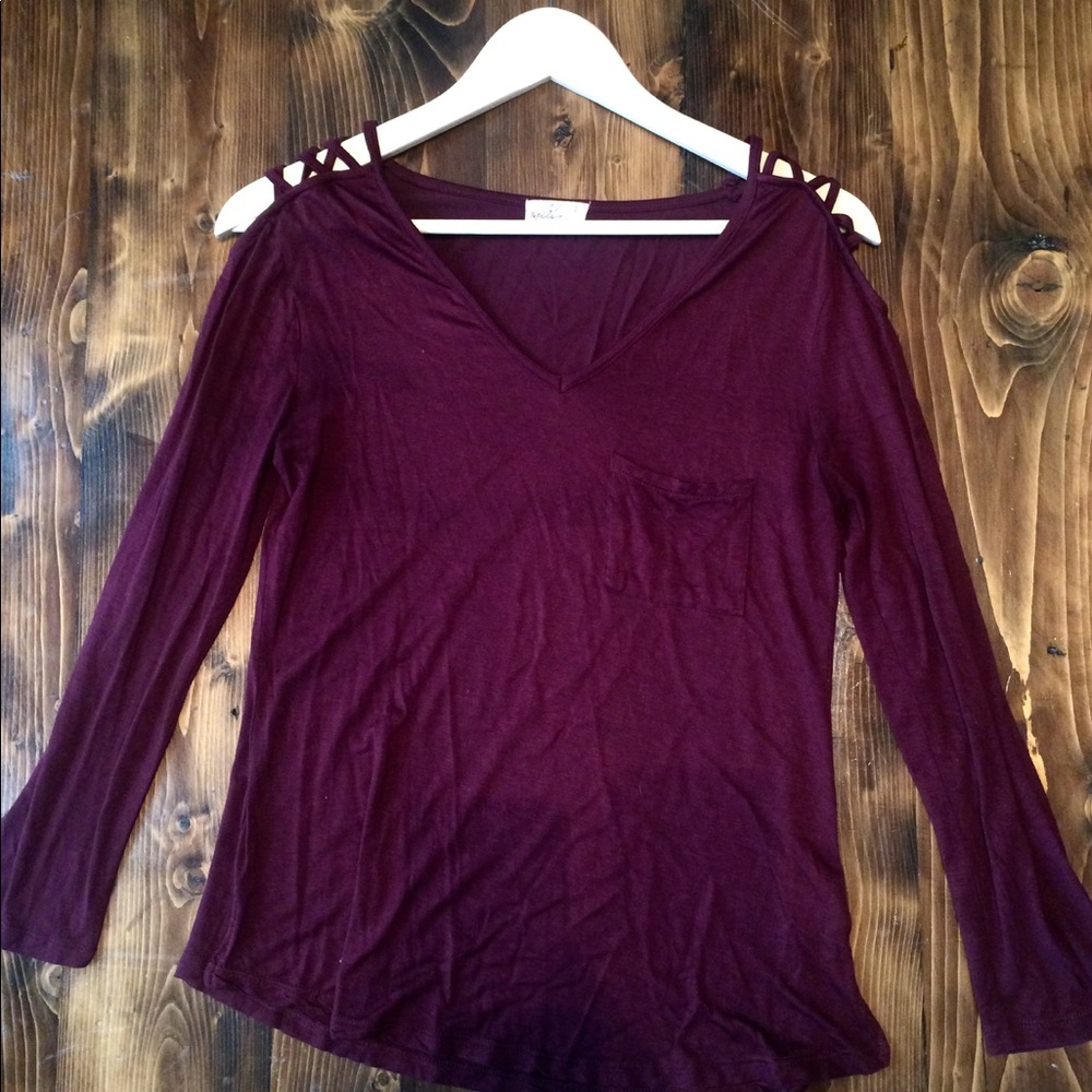 Maroon 3/4 sleeve top with shoulder lattice